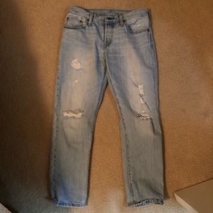 Levi’s Cropped Boyfriend Jeans